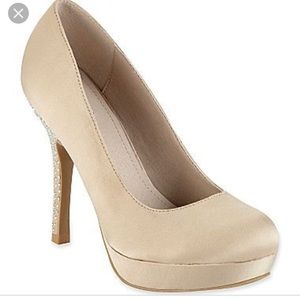 Olsenboye Presley pumps